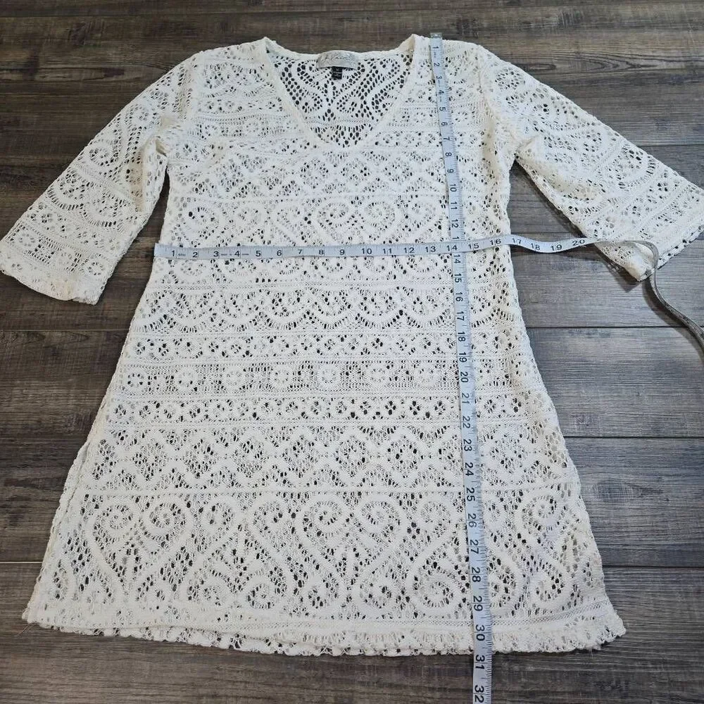J Valdi white beach coverup lacy lightweight flattering size medium